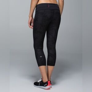 Lululemon Run: Inspire Crop II Leggings All Luxtreme Savasana Camo New Black